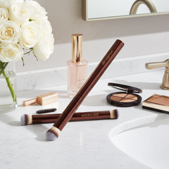 Hourglass Vanish Seamless Finish Concealer Brush